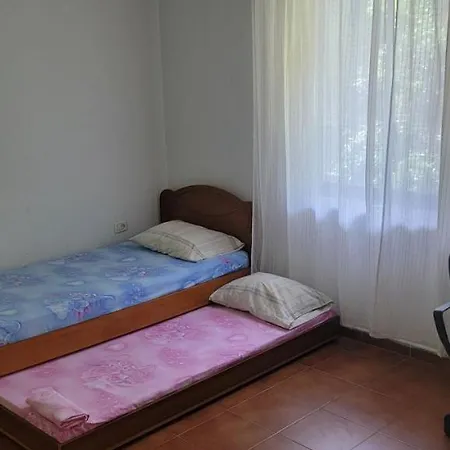 House Next To A Beautiful Park 4*